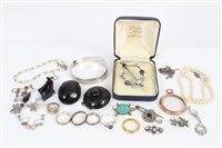 Lot 3225 - Group of vintage jewellery - including...