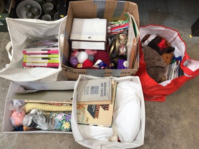 Lot 209 - Lot of mixed sewing items including wool, linen, material, threads etc