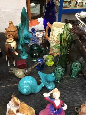 Lot 191 - Two Stourbridge glass dumpy weights, glassware and ornaments