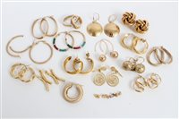Lot 3287 - Quantity of gold and yellow metal earrings