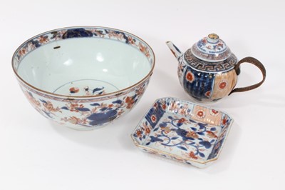 Lot 143 - Early 18th century Chinese Kangxi Imari porcelain bowl, teapot, and spoon tray