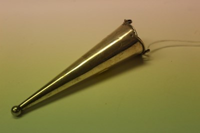 Lot 2720 - George V silver posy holder of tapered form with hanging chain, possibly a car posy holder (Birmingham 1911), 14cm in length