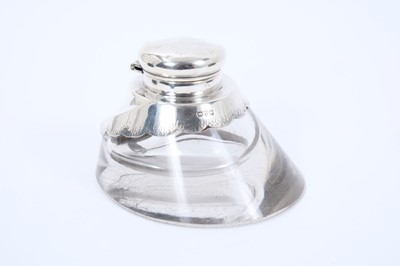 Lot 1001 - George V novelty silver mounted glass horse hoof inkwell