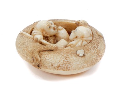 Lot 727 - Fine Japanese carved ivory netsuke