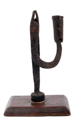 Lot 820 - 18th century wrought iron nip rush light holder, the arm with candlestick socket, fruitwood base
