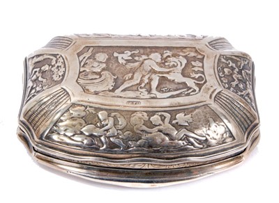 Lot 930 - 18th century Dutch silver snuff box