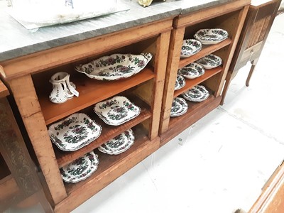 Lot 1935 - Victorian dessert service, decorated with an Indian Tree type pattern, including a centrepiece, three shell-shaped dishes, two oval dishes, two square dishes, and eight two-handled dishes (16)