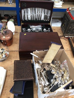 Lot 69 - 2 canteens of Arthur Price cutlery and various other cutlery