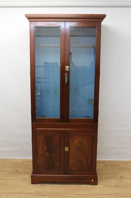 Lot 1505 - Mahogany gun cabinet