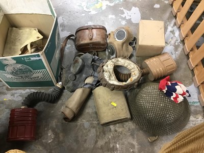 Lot 441 - Lot of militaria including binoculars