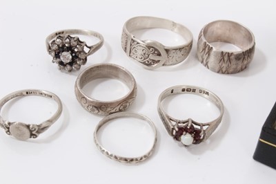 Lot 37 - Small group of silver jewellery to include Royal Artillery sweetheart brooch