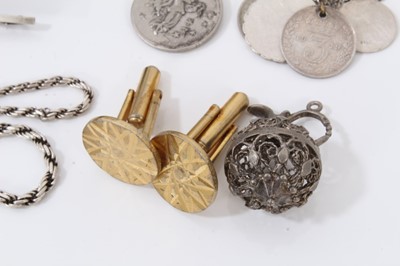 Lot 37 - Small group of silver jewellery to include Royal Artillery sweetheart brooch