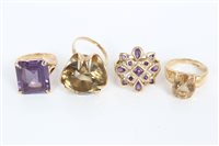 Lot 3304 - Yellow metal faux Alexandrite dress ring, gold...