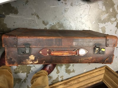 Lot 317 - Five vintage suitcases