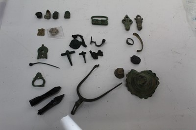 Lot 2356 - Roman and medieval artefacts found in England, to include brooches, bronze key heads, knife handles x 4, crossbow bolts x 2, and other items