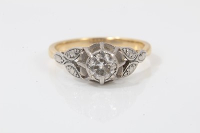Lot 375 - Diamond single stone ring