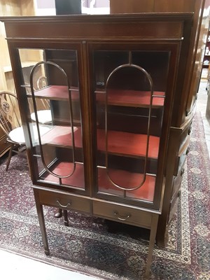 Lot 1055 - Edwardian inlaid mahogany display cabinet