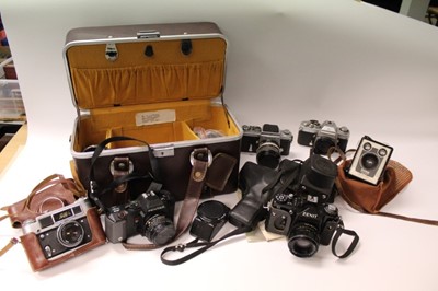 Lot 2683 - Collection of cameras and accessories