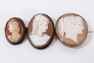 Lot 43 - Carved shell cameo brooch in 9ct gold mount, three other cameo brooches and bijouterie