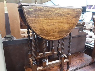 Lot 1033 - Oak drop leaf table on spiral twist supports, two small stools and brass topped table on folding base (4)