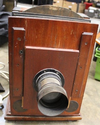 Lot 2488 - Late 19th / early 20th century magic lantern projector