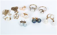 Lot 3316 - Gold (9ct) pearl ring with diamond spiral...