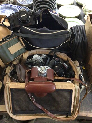 Lot 185 - Quantity of cameras, accessories and bags