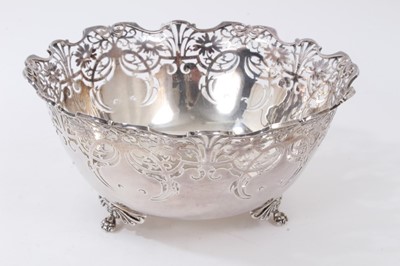 Lot 144 - Contemporary silver montieth with pierced decoration, raised on scroll and paw feet, Birmingham 1970, maker J.B. Chatterley & Sons Ltd