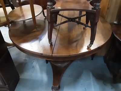Lot 1133 - Victorian mahogany dining table on faceted column and trefoil base, together with a set of four Victorian dining chairs on reeded legs