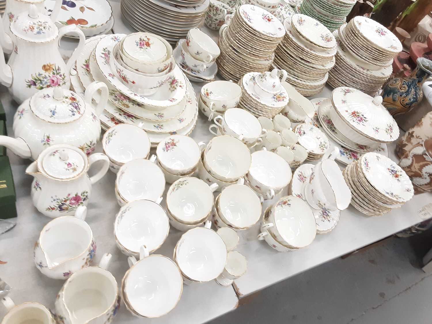 Lot 1299 - Very extensive Royal Worcester Roanoak table service