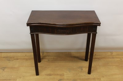 Lot 1415 - George III mahogany small serpentine fronted tea table