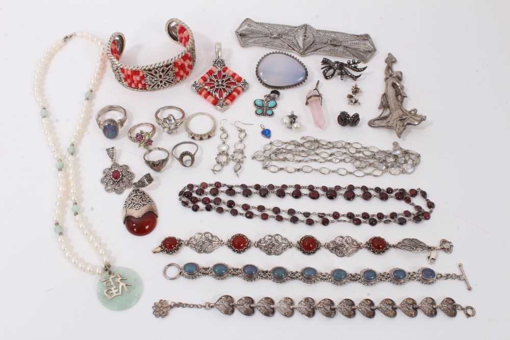 Lot 63 - Group silver and white metal jewellery