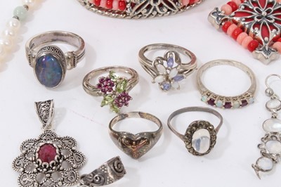 Lot 63 - Group silver and white metal jewellery