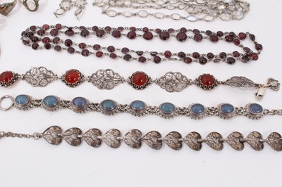 Lot 63 - Group silver and white metal jewellery