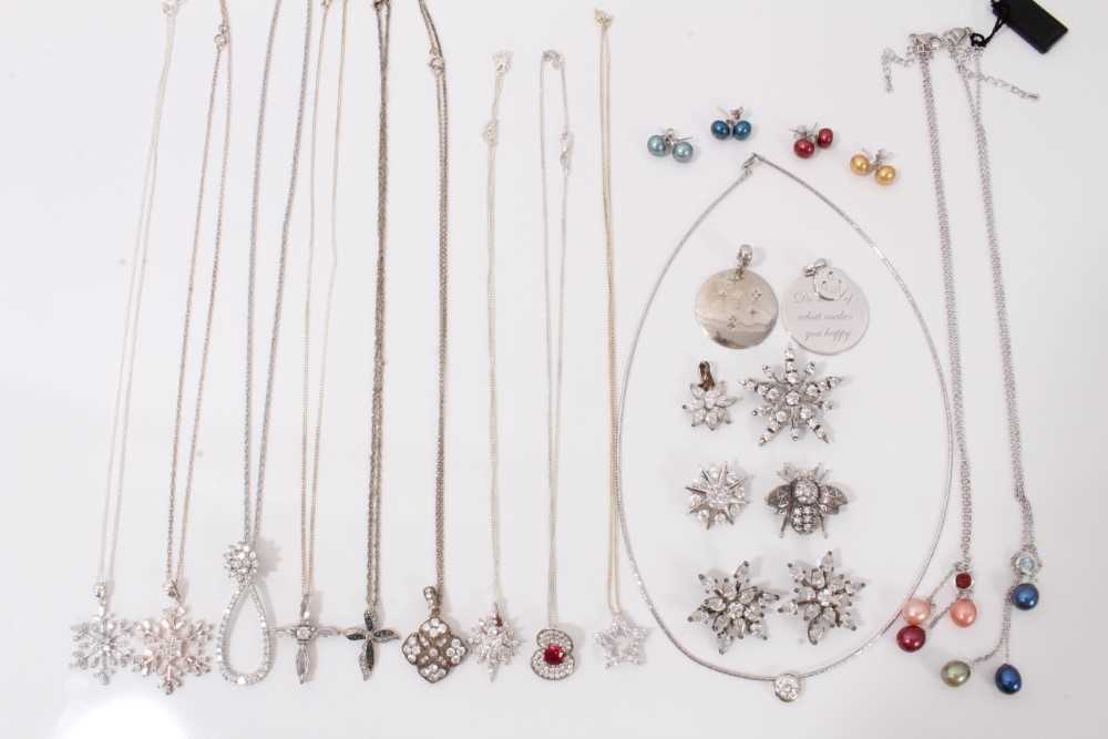 Lot 67 - Group of contemporary silver paste set jewellery including necklaces, brooches, coloured cultured pearls etc
