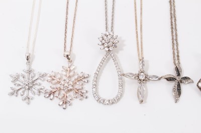 Lot 67 - Group of contemporary silver paste set jewellery including necklaces, brooches, coloured cultured pearls etc