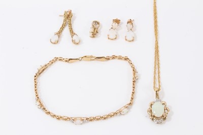 Lot 76 - Group gold and opal jewellery