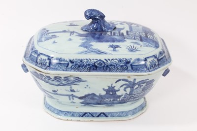 Lot 143 - Chinese export tureen and cover