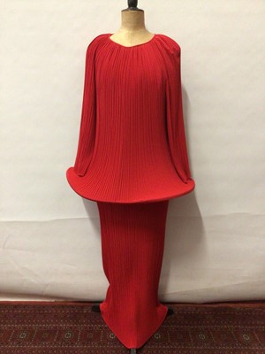 Lot 2119 - Designer Yuki (Gnyuki Torimaru) Sculptural polyester pleated three piece ensemble, the top has a hooped hemline
