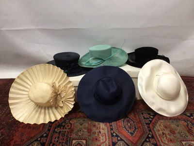 Lot 2134 - Selection of occasion hats makers include Mitzi Lorenz, Selection of occasion hats makers include Mitzi Lorenz, Victoria Ann, John Boyd, plus some straw hats with no labels.
