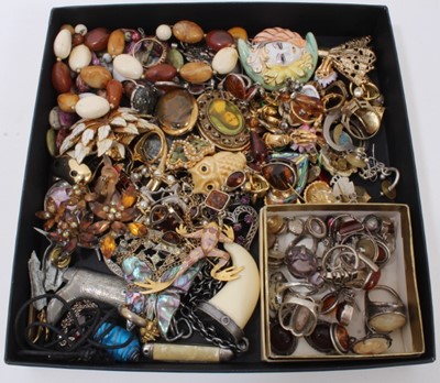 Lot 116 - Group vintage costume jewellery including various brooches, silver gem set rings, silver earrings and some amber jewellery