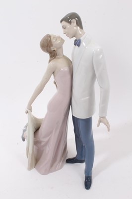 Lot 1195 - Lladro porcelain figure of a couple