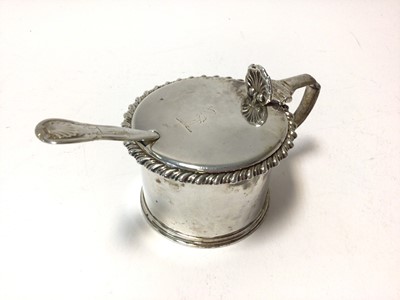 Lot 308 - George IV silver drum mustard, with gadrooned border and hinged cover, with shell thumb piece