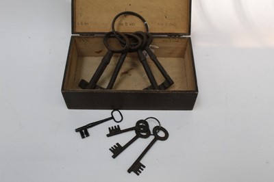 Lot 2464 - Collection of various keys