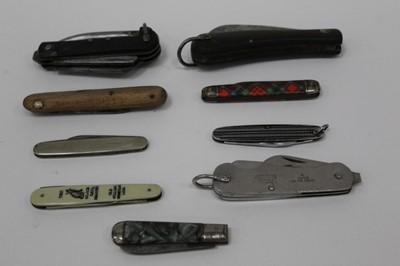 Lot 2459 - Group of military and other pen knives