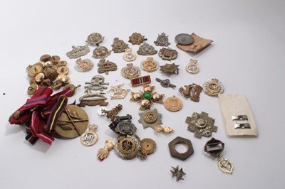 Lot 871 - First World War Battle of Jutland Commemorative medallion, together with a collection of British military cap badges and buttons