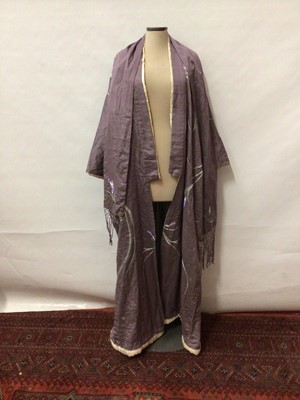 Lot 2157 - Vintage Japanese hand embroidered lilac silk kimono
