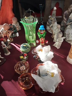 Lot 1186 - Mdina paperweight and collection of assorted glassware