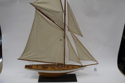Lot 2486 - Good quality pond yacht