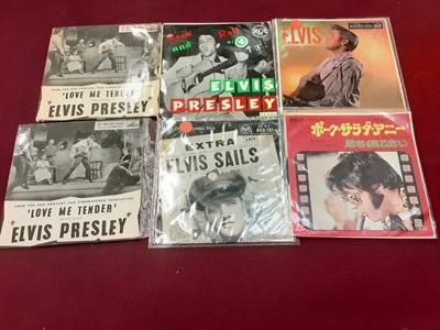 Lot 2223 - Vintage case of Elvis Presley singles 45-POP 378 x 2 (silver), 408 x 2 (silver), 428 (silver) 7M 424 (Gold), 7M 385 (Gold), 7MC 45 (Gold), and further singles on gold label together with EP's 'Good...